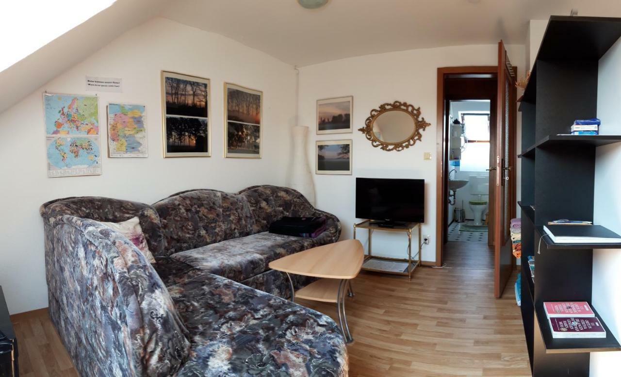 Homestay Zwei Ruhige, Private Gaestezimmer Nahe U-bahn *